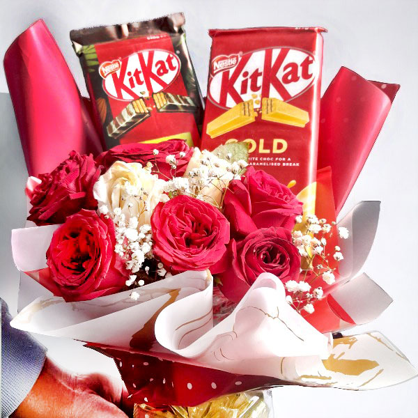 Kitkat Chocolates & Roses Bouquet | Gifts to Nepal | Giftmandu