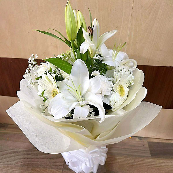 Beautiful Mixed White Flower Bouquet Gifts to Nepal Giftmandu